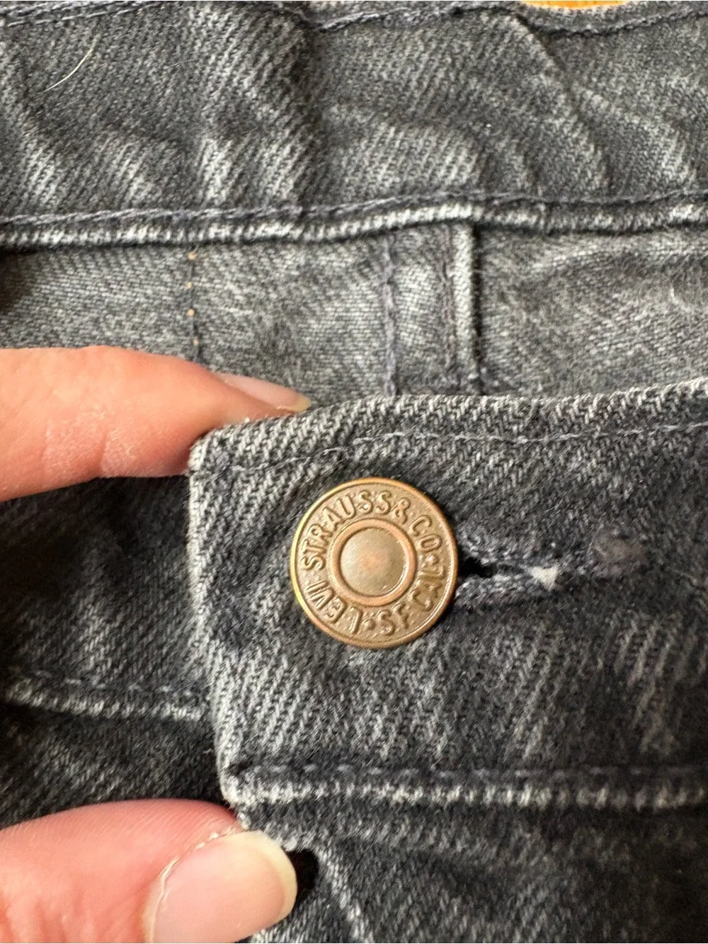 🍁 vintage 90s Levi’s 550s 🍁